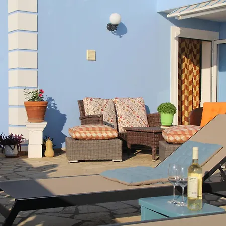 Bettina 1st Floor Вилла *